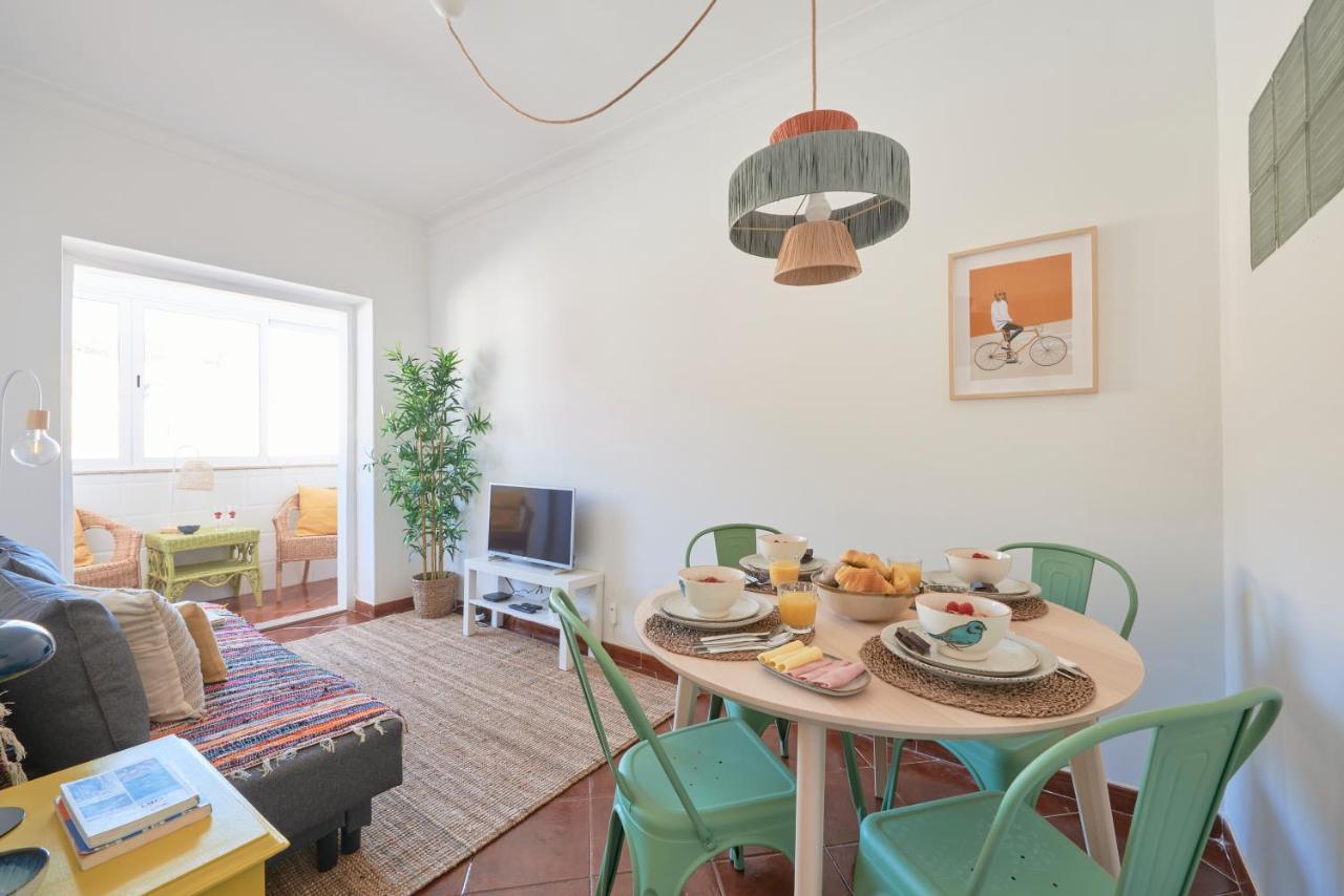 Central & Sunny 2Br Apt Near Beach, By Timecooler 塞图巴尔 外观 照片