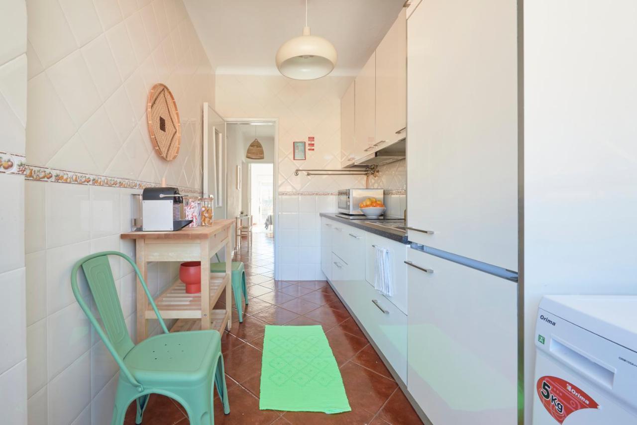 Central & Sunny 2Br Apt Near Beach, By Timecooler 塞图巴尔 外观 照片