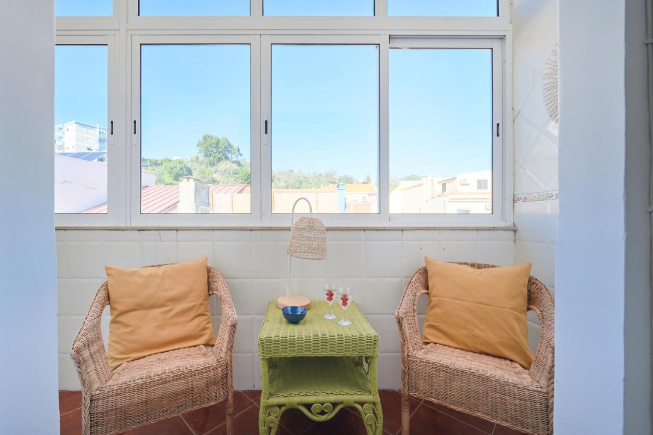 Central & Sunny 2Br Apt Near Beach, By Timecooler 塞图巴尔 外观 照片