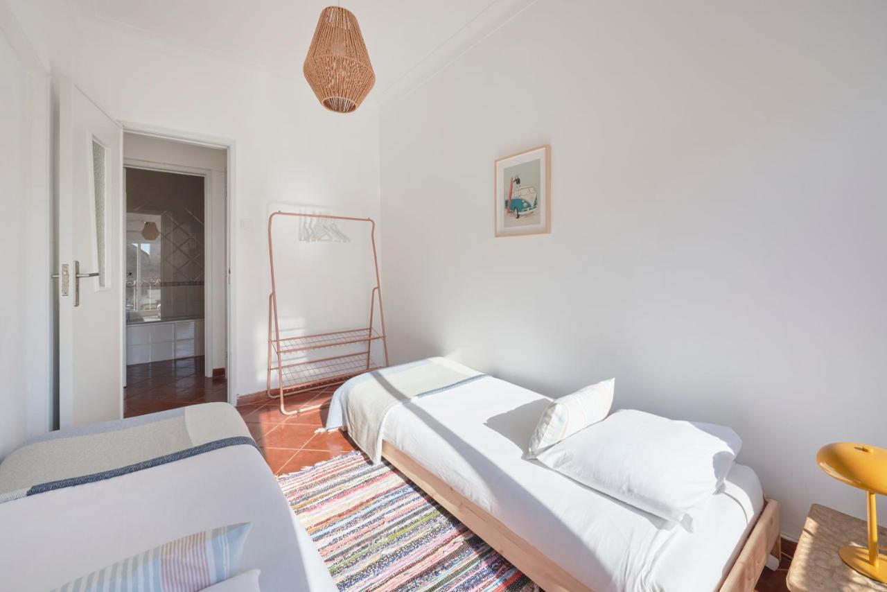 Central & Sunny 2Br Apt Near Beach, By Timecooler 塞图巴尔 外观 照片