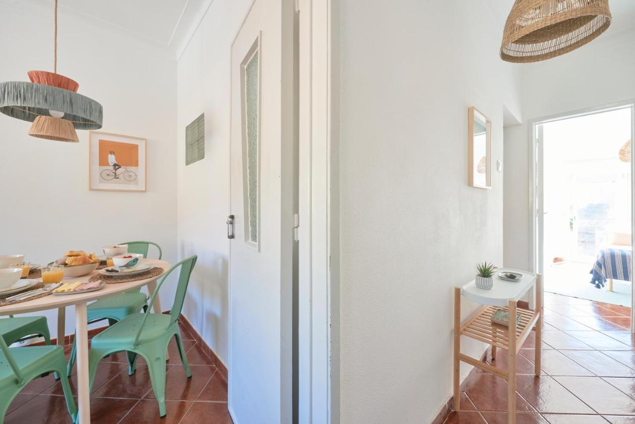 Central & Sunny 2Br Apt Near Beach, By Timecooler 塞图巴尔 外观 照片