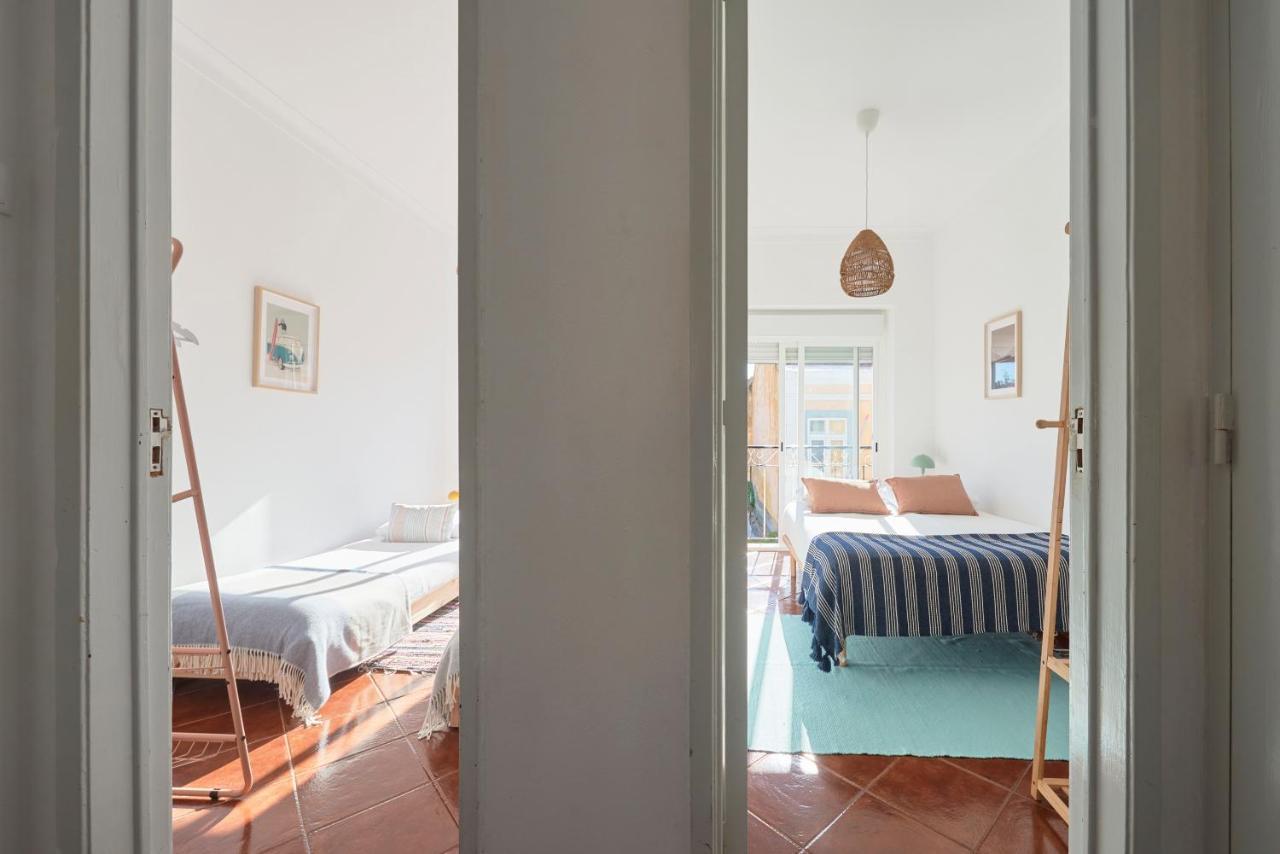 Central & Sunny 2Br Apt Near Beach, By Timecooler 塞图巴尔 外观 照片