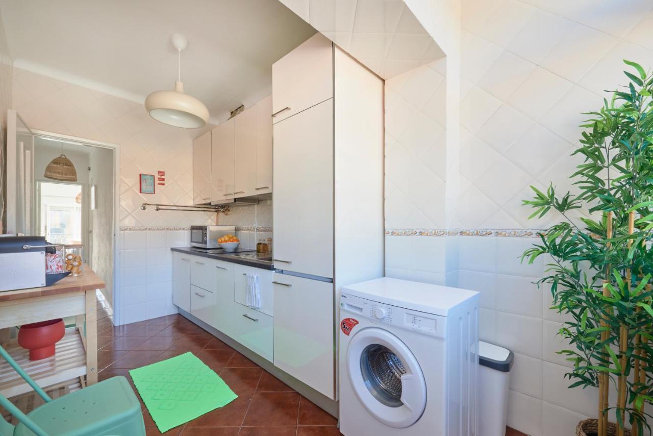 Central & Sunny 2Br Apt Near Beach, By Timecooler 塞图巴尔 外观 照片