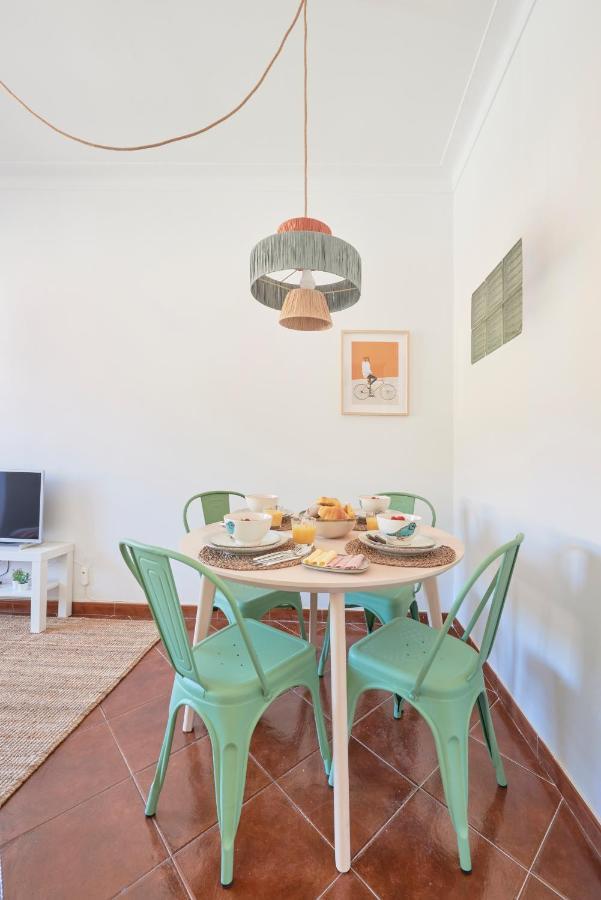 Central & Sunny 2Br Apt Near Beach, By Timecooler 塞图巴尔 外观 照片